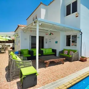 villa-julia-5-mins-to-nissi-beach.hotelsatayianapa.com/