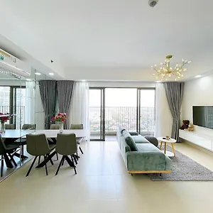 River With Pool & Gym Apartment